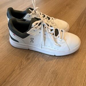 Men’s On Roger Advantage Sneaker